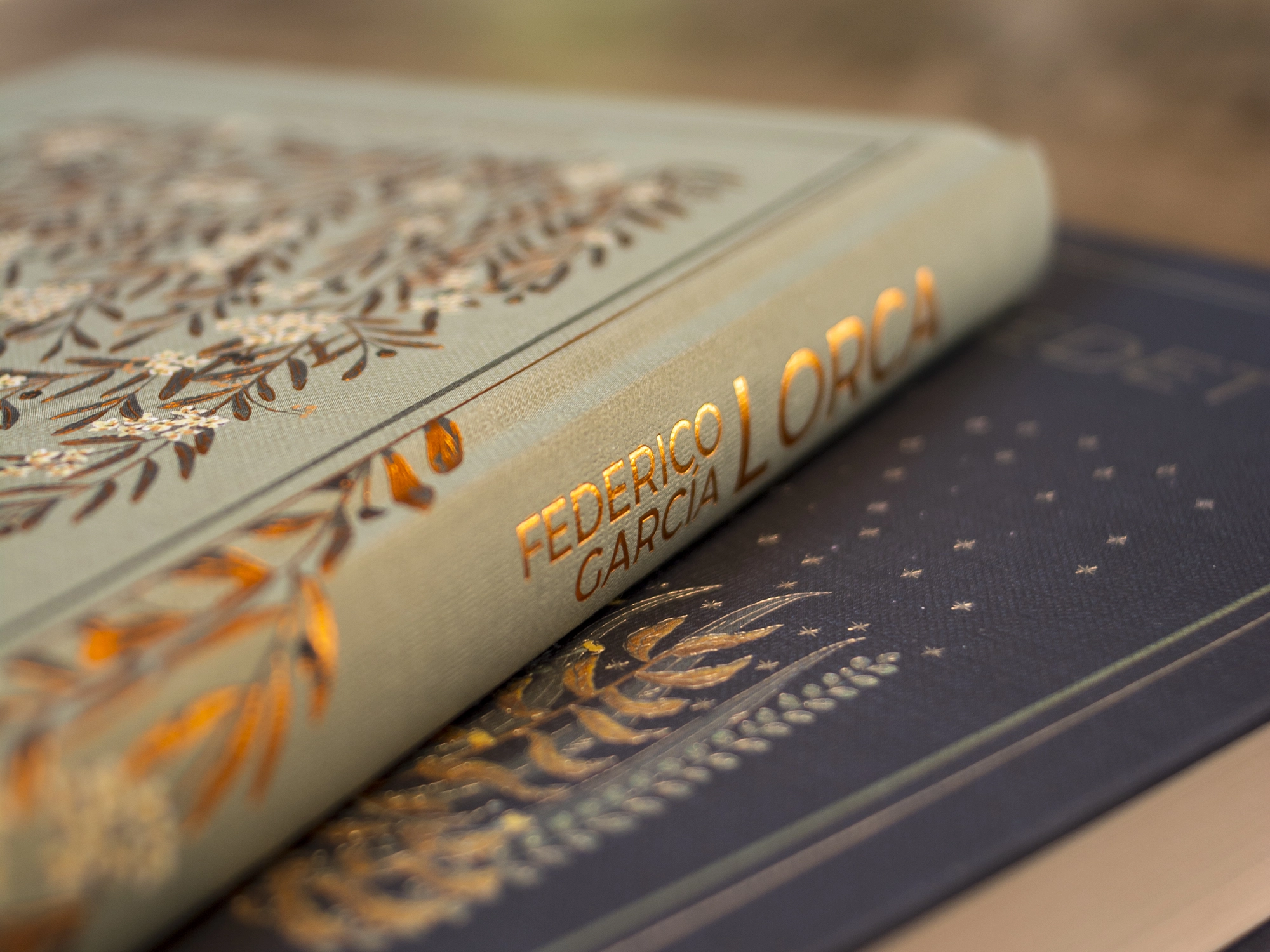 Diseño de las cubiertas de la colección Poemas Esenciales de Salvat